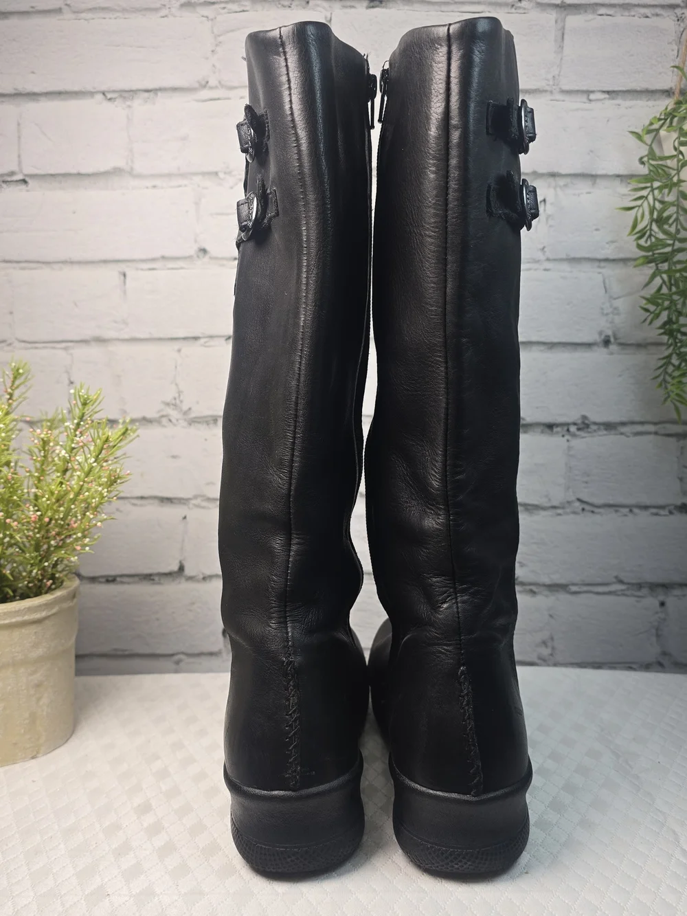 Keen Bern baby black leather knee-high boots wedge heel buckle womens 9